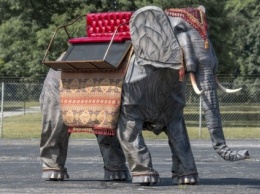 В США выставили на аукцион механического слона с двигателем Ford
