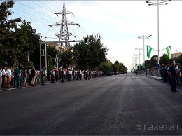 Ночью в Ташкенте тысячи жителей провожали тело Каримова на самолет