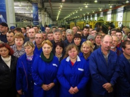 Жителей оккупированной Луганской области заставили приходить на работу раньше, чтобы прослушать "гимн ЛНР"