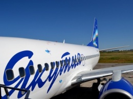 Самолет с главой Якутии совершил экстренную посадку во Владивостоке