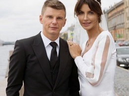 На свадебных фото жены Аршавина замечен округлившийся живот