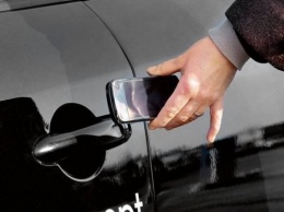 Samsung и Mercedes превратили смартфон в ключи от машины