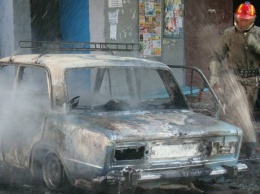 В Лисичанске дотла сгорел автомобиль. Есть пострадавшие (фото)