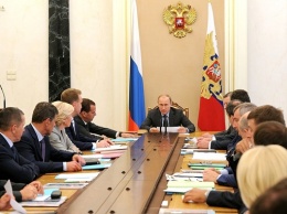 Путин поручил продлить на год ответные меры на санкции ЕС