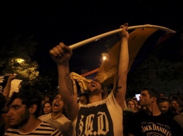 Еще четыре города Армении охватили протесты