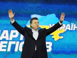 Янукович возвращается усилиями Порошенко