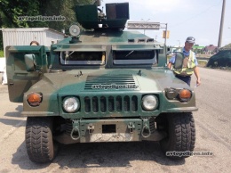 На Днепропетровщине ГАИшники задержали Hummer с арсеналом оружия. ФОТО