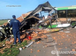 Пункт назначения по-российски: в ДТП автобуса с КамАЗом погибли 16 человек. ФОТО+видео