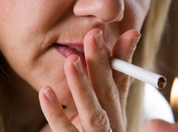 Ученые: От рака груди чаще умирают молодые курящие женщины
