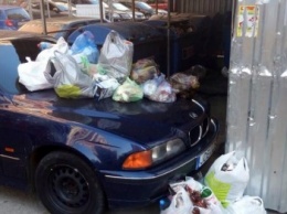 В Одессе серьезные парни перепутали машину автохама с мусорным баком (ФОТО)