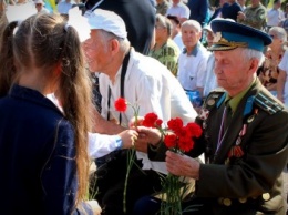 Славянск празднует 73-ю годовщину освобождения от немецко-фашистских захватчиков (фото)