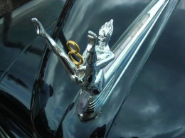 "Дух Экстаза" отдыхает! Самые необычные статуэтки на капотах авто