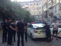Три машины полиции, 4 заявления и потасовка: как николаевские копы пытались доставить авто на штрафплощадку (ФОТО, ВИДЕО)