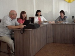В Покровске (Красноармейске) за "круглым столом" обсуждали будущий Устав городской общины