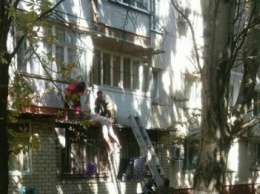 В Черноморске пенсионер выпал из окна пятого этажа (фото)