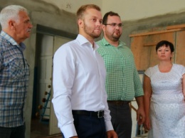 При поддержке нардепа Константина Усова, депутата горсовета Андрея Богданова и местных активистов в школе №12 отремонтируют спортзал