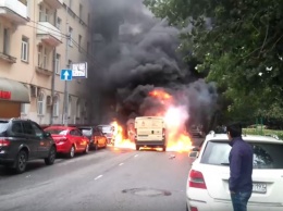 В Москве грабители напали на инкассаторов и подожгли их машину