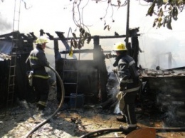 Вчера каховские спасатели не допустили распространение пожара на жилое помещение