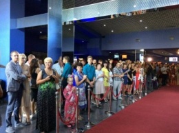 В Мариуполе участники VI Международного кинофестиваля "КиТы" встали на красную дорожку (ФОТО, ВИДЕО)
