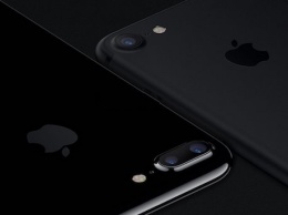 Сравнение iPhone 7 в цветах черный и «черный оникс»