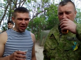 Под Артемовском пьяному солдату ВСУ выстрелом из автомата раздробило голень