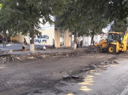 Во время реконструкции улицы в Житомире обнаружили аутентичную брусчатку