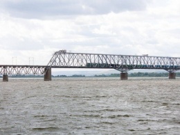 В Саратовской области обрушился железнодорожный мост с составом