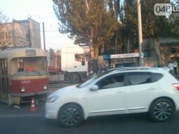 В Одессе на Пересыпи трамвай столкнулся с фурой (ФОТО)