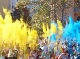 На День Города николаевцы "нарисовали" в воздухе сине-желтыми красками флаг Украины (ФОТОРЕПОРТАЖ)