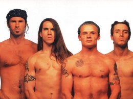 В новом клипе Red Hot Chili Peppers солист предстал обнаженным