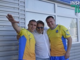 В День города известные николаевцы сразились на футбольном поле со звездами украинской эстрады