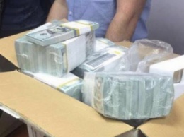 Обнародовано видео обыска квартиры Захарченко, в которой нашли 9 миллиардов рублей