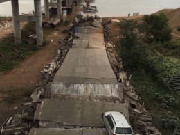 На юга-востоке Китая обрушился автомобильный мост