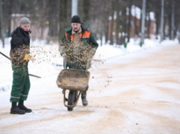 Зимой дороги Покровска (Красноармейска) будут посыпать гравием или речным песком