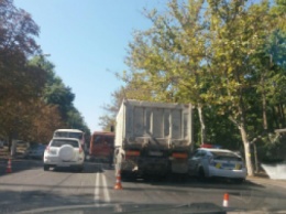 В Одессе грузовик врезался в маршрутку