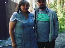 Рэпер Баста опубликовал фото с мамой