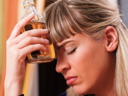 Женщины чаще мужчин страдают от алкогольной болезни печени