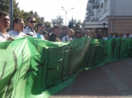 В Полтаве с криками «Ганьба» прошел мирный митинг у здания областной полиции (ФОТО)