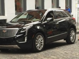 Новый кроссовер Cadillac XT5 попался в объектив папарацци