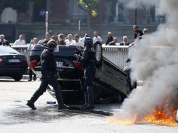 Французские власти намерены запретить Uber после протестов таксистов