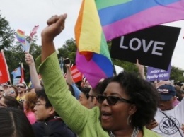 США: Консерваторы критикуют решение Верховного суда об однополых браках