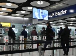 Великобритания: Аэропорты страны будут брать деньги за проход без очереди