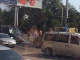В Одессе трубы вылетели из багажника "Газели" и пробили лобовое стекло автобуса (ФОТО)
