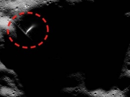 NASA: На темной стороне Луны в кратерах бьют молнии