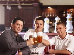 Ученые: Количество выпитого алкоголя зависит от компании человека