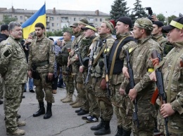 У Порошенко признали сепаратистские настроения Юго-Востока и решили спасать ситуацию усилением роли военных