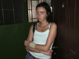 Полиция задержала миловидную одесситку, которая ограбила женщину в лифте