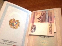 На админгранице с Крымом иностранцы пытались за рубли «решить проблемный вопрос» с пограничниками