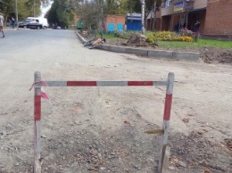 В Сумах выборочно ремонтируют дороги (ФОТО)