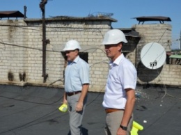 В Кропивницком ремонтируют крыши многоэтажек